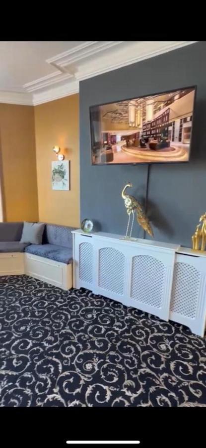 Oyo Marine Parade Hotel, Eastbourne Pier Екстер'єр фото