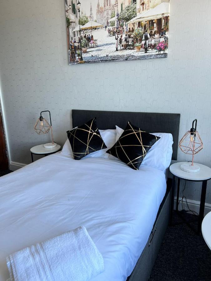 Oyo Marine Parade Hotel, Eastbourne Pier Екстер'єр фото