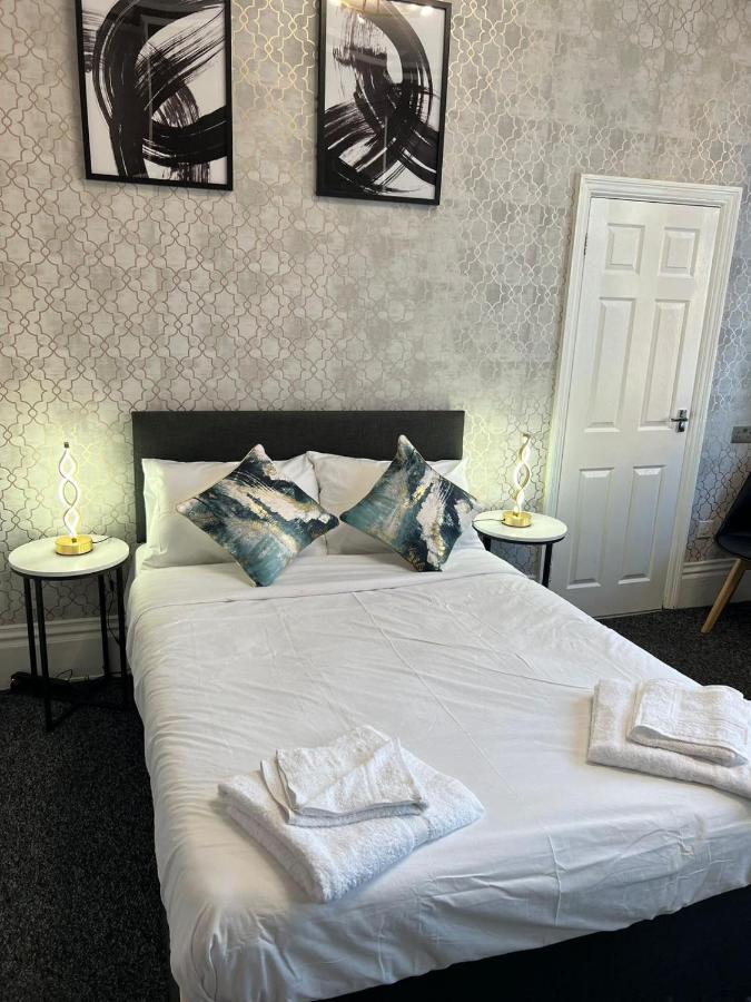 Oyo Marine Parade Hotel, Eastbourne Pier Екстер'єр фото