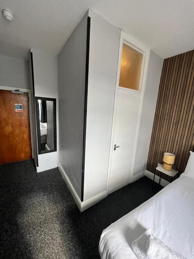 Oyo Marine Parade Hotel, Eastbourne Pier Екстер'єр фото