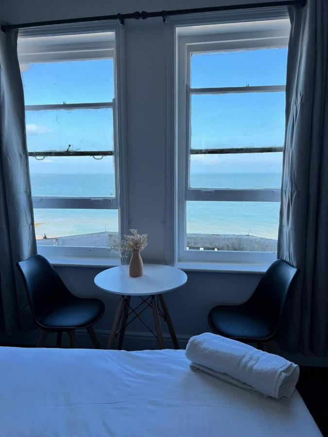 Oyo Marine Parade Hotel, Eastbourne Pier Екстер'єр фото