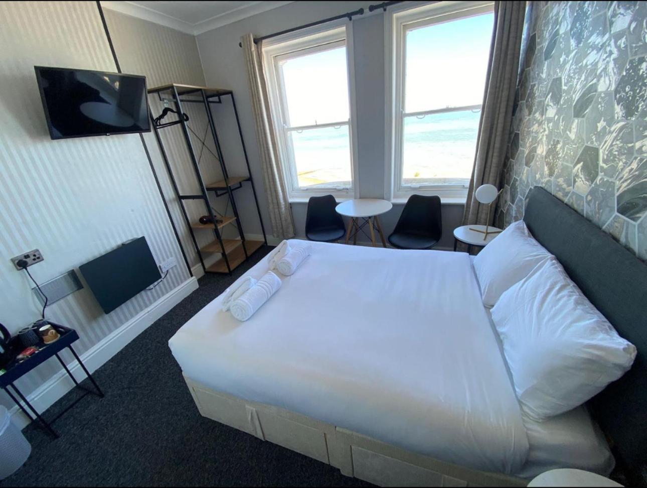 Oyo Marine Parade Hotel, Eastbourne Pier Екстер'єр фото